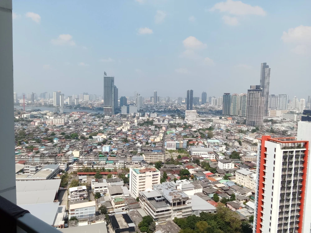 For sale or rent: The Key Sathorn - Charoenrat. High floor unit with excellent ventilation. Cats are allowed, a must-have for cat lovers!