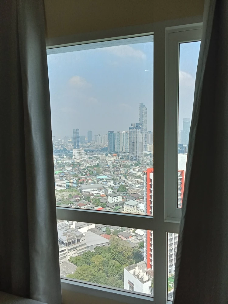 For sale or rent: The Key Sathorn - Charoenrat. High floor unit with excellent ventilation. Cats are allowed, a must-have for cat lovers!