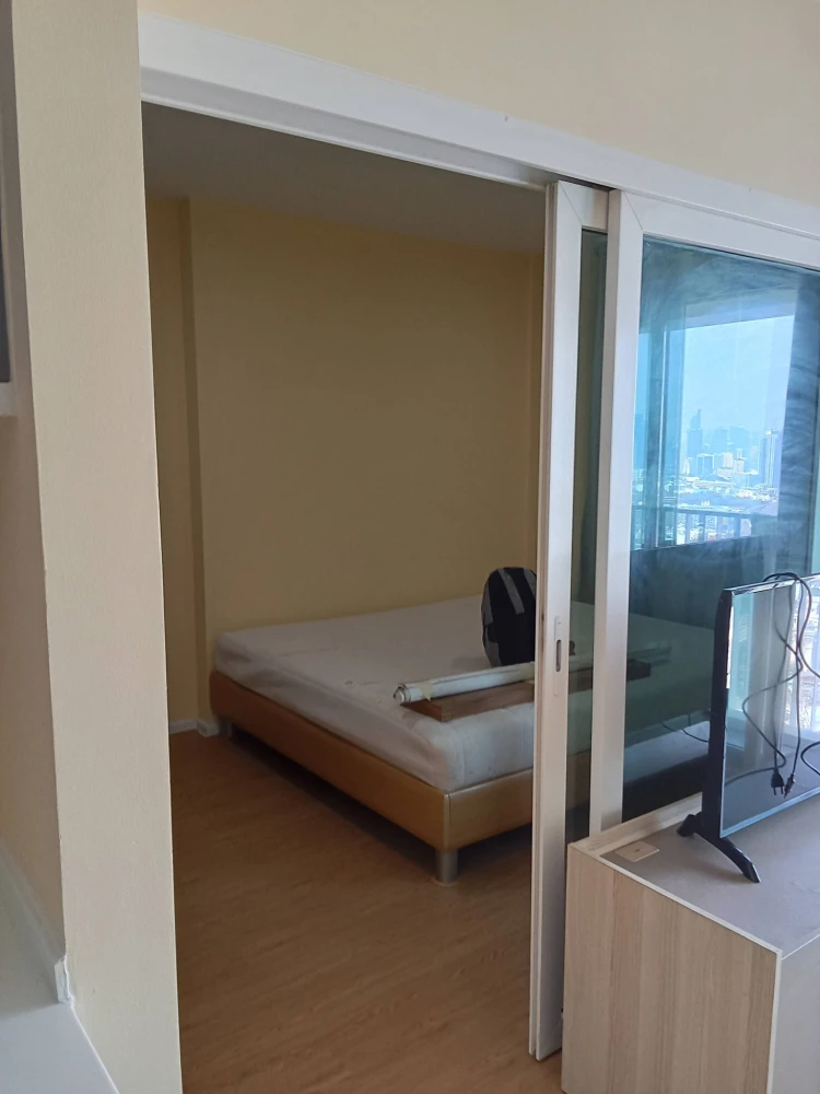 For sale or rent: The Key Sathorn - Charoenrat. High floor unit with excellent ventilation. Cats are allowed, a must-have for cat lovers!