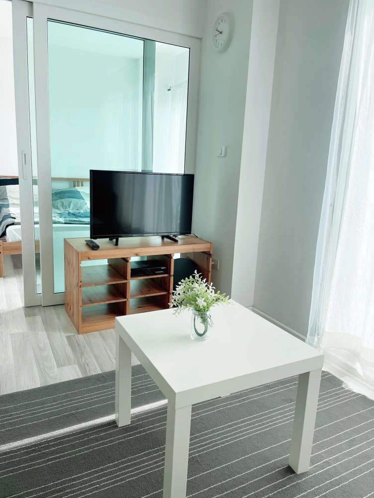 For sale or rent: The Key Chaengwattana, fully furnished, with a beautiful city view. Just bring your bags and move in!!!