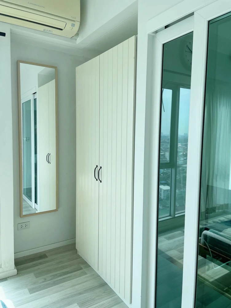 For sale or rent: The Key Chaengwattana, fully furnished, with a beautiful city view. Just bring your bags and move in!!!