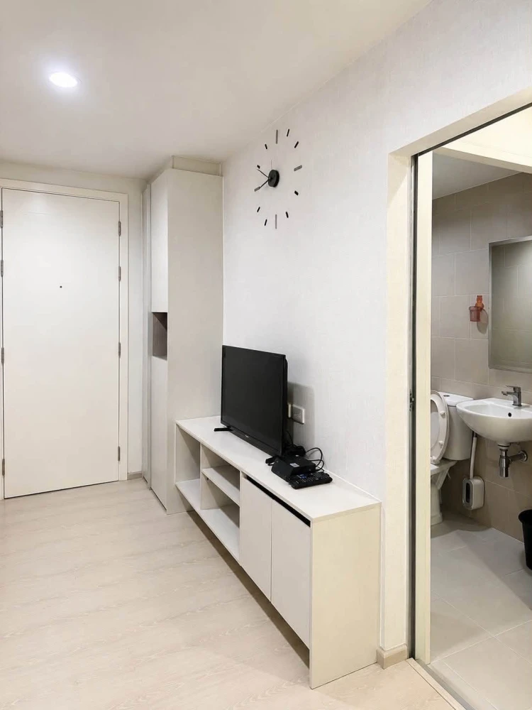 For sale or rent: The Kith Plus Phahonyothin Khukot. A comfortable unit with complete amenities. Don't miss this great opportunity!