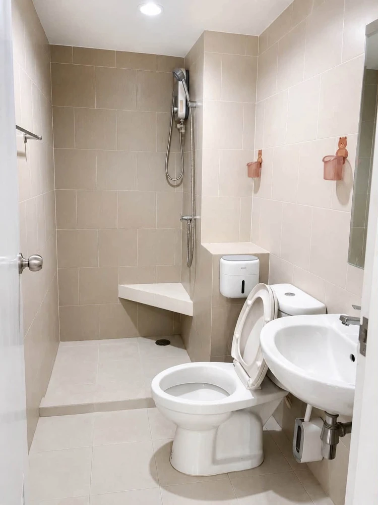 For sale or rent: The Kith Plus Phahonyothin Khukot. A comfortable unit with complete amenities. Don't miss this great opportunity!