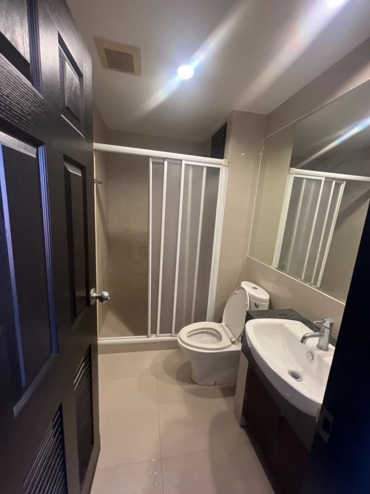 For sale, for rent: The Kris Express 2 (Ratchada 19), studio room, fully furnished, hurry and reserve before you miss out.