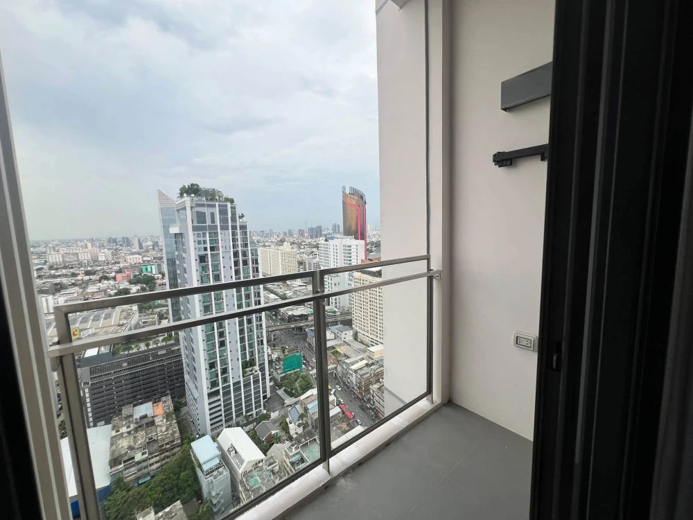 For sale or rent: The Line Phahol-Pradipat. Nice unit, fully furnished with appliances. Book now!