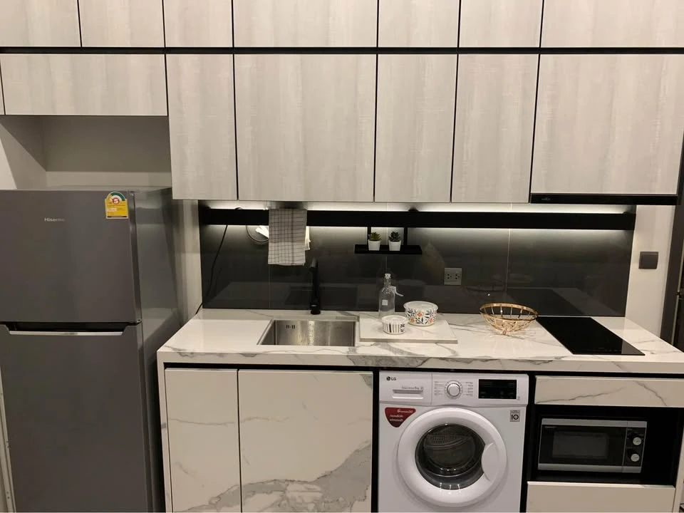 For sale, for rent, The Line Sukhumvit 101, beautiful view in the evening, 3.5 meter high ceiling, furnished and ready to move in. If you don't book,