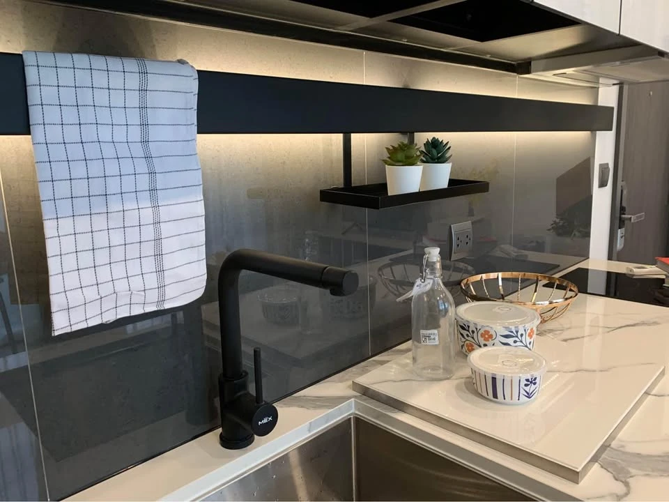 For sale, for rent, The Line Sukhumvit 101, beautiful view in the evening, 3.5 meter high ceiling, furnished and ready to move in. If you don't book,