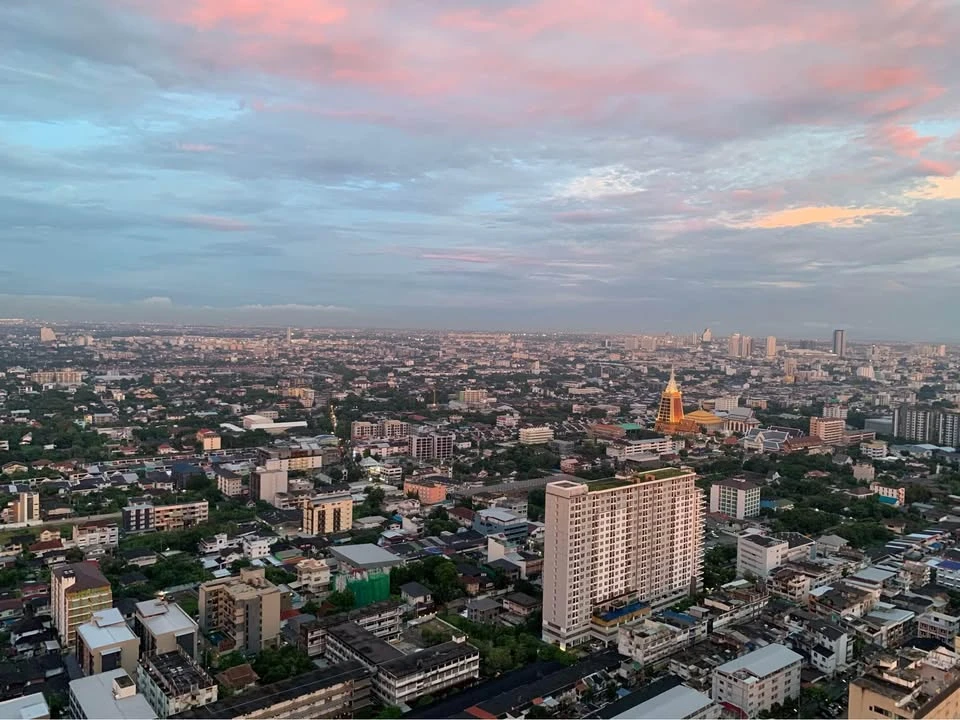 For sale, for rent, The Line Sukhumvit 101, beautiful view in the evening, 3.5 meter high ceiling, furnished and ready to move in. If you don't book,