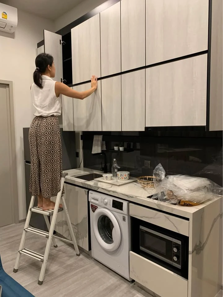 For sale, for rent, The Line Sukhumvit 101, beautiful view in the evening, 3.5 meter high ceiling, furnished and ready to move in. If you don't book,