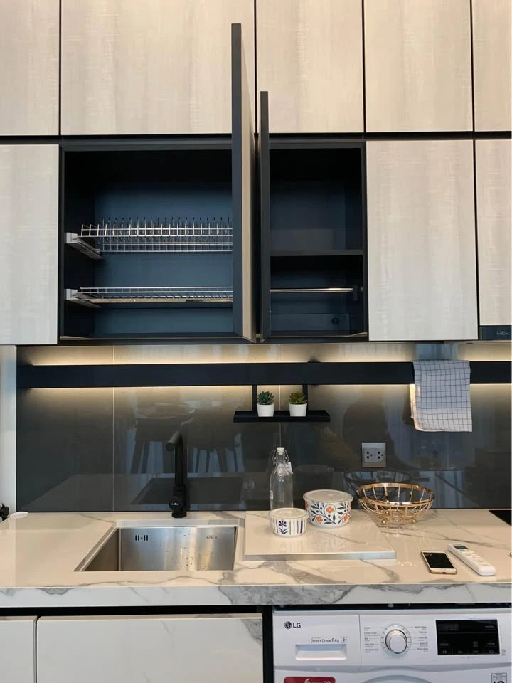 For sale, for rent, The Line Sukhumvit 101, beautiful view in the evening, 3.5 meter high ceiling, furnished and ready to move in. If you don't book,