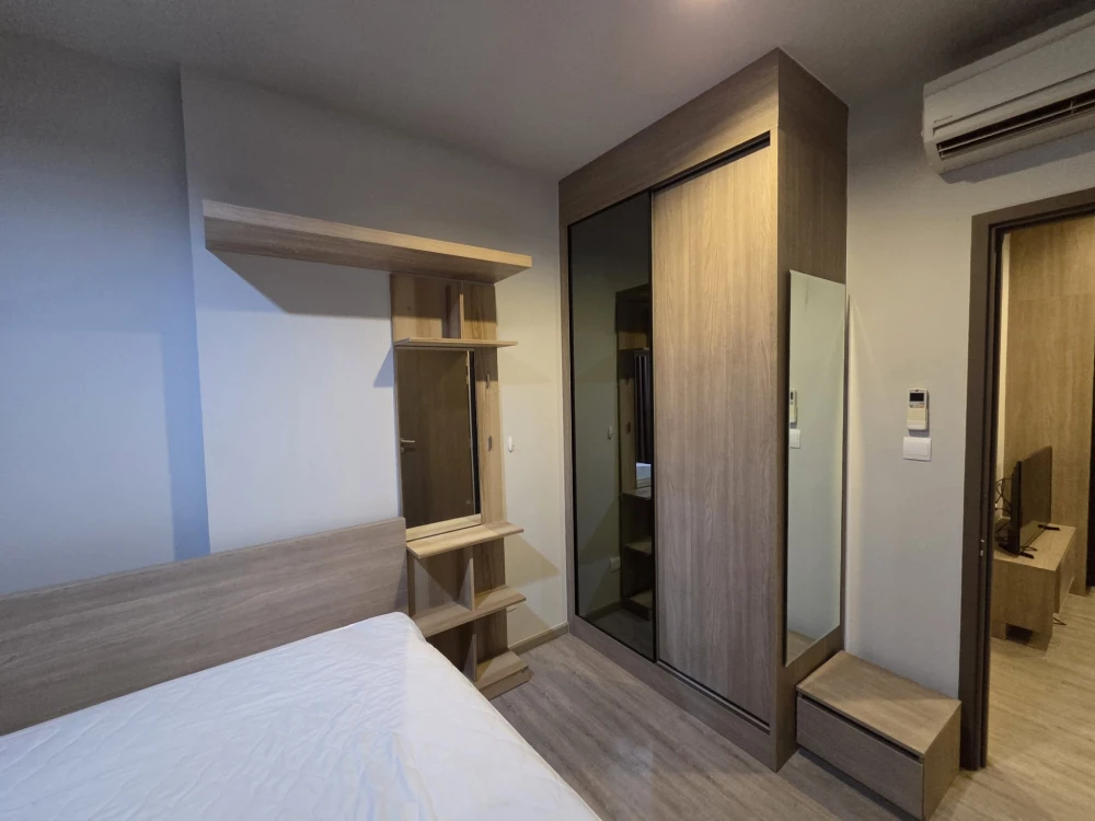 For sale or rent: The Line Wong Sawang. Nice unit on the 32nd floor with great views. Fully furnished with appliances. Book now!