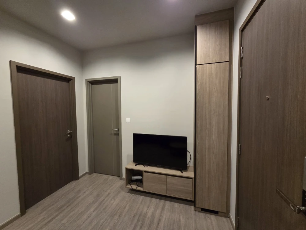 For sale or rent: The Line Wong Sawang. Nice unit on the 32nd floor with great views. Fully furnished with appliances. Book now!