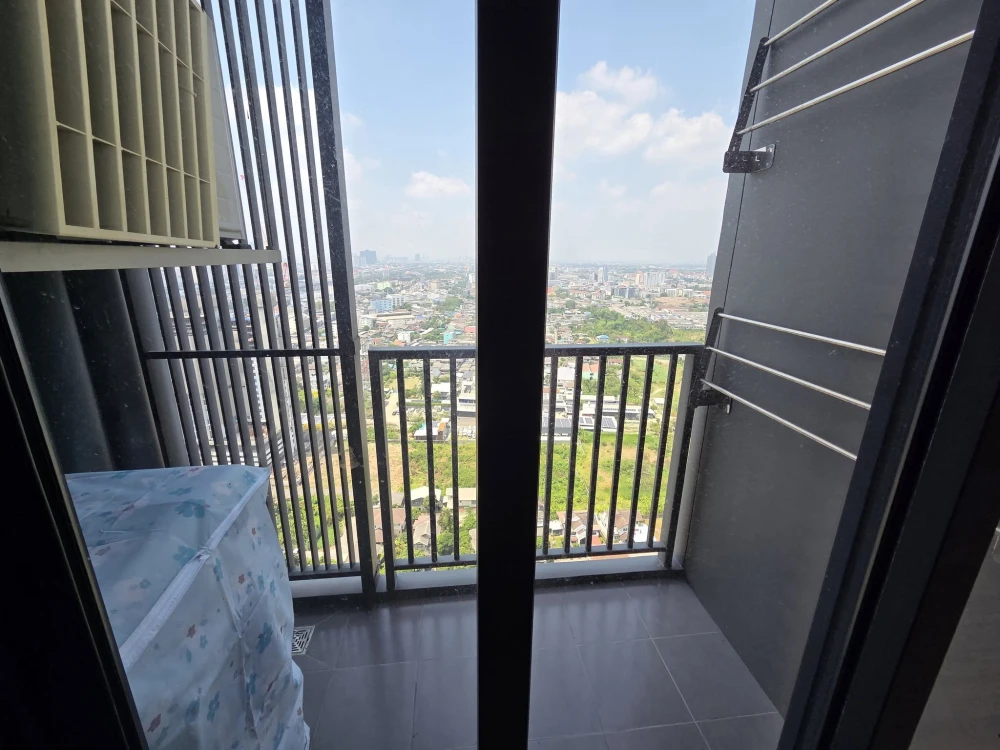 For sale or rent: The Line Wong Sawang. Nice unit on the 32nd floor with great views. Fully furnished with appliances. Book now!