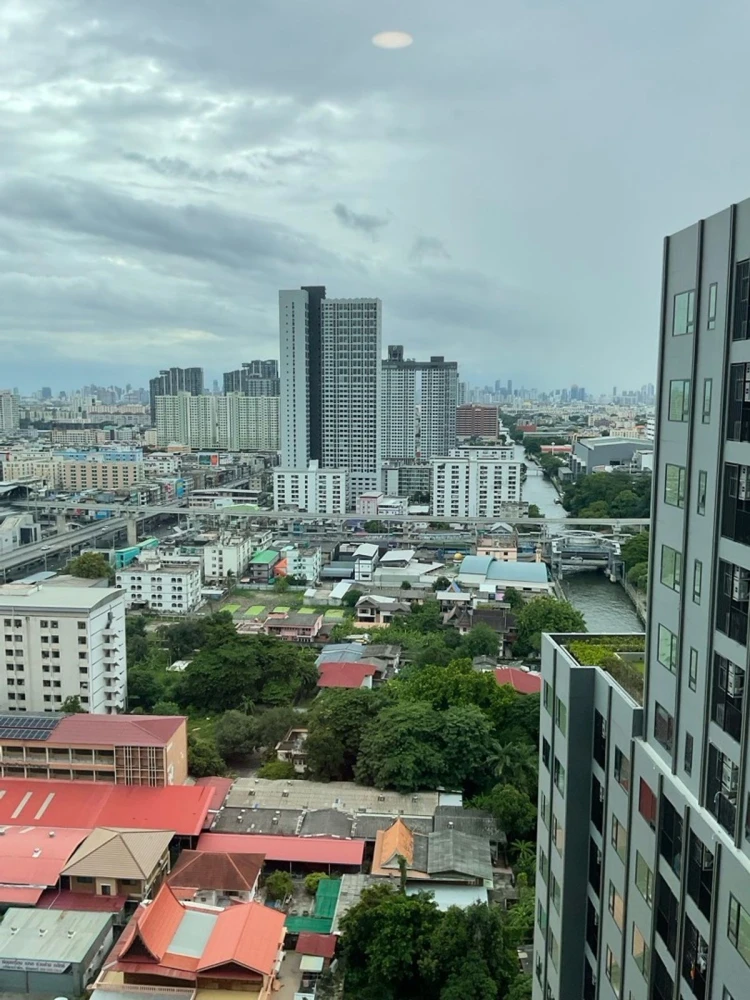 For sale or rent: The Livin Ramkhamhaeng. Spacious room with plenty of usable space. Comes with complete amenities. Pool view. Reserve now!