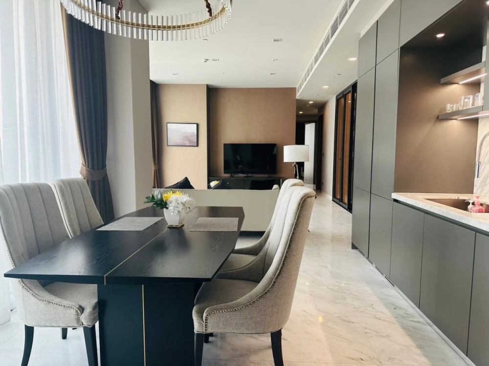 For sale or rent: The Monument Thonglo, 2 bedrooms, spacious living area, prime location. Don't miss this great opportunity!