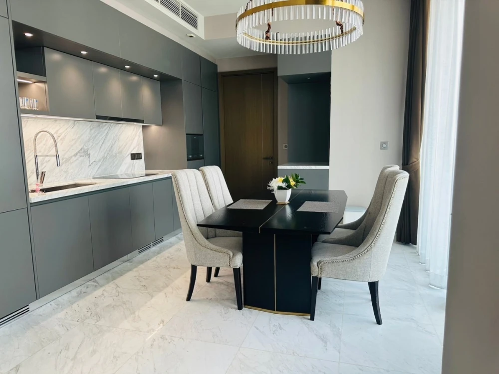 For sale or rent: The Monument Thonglo, 2 bedrooms, spacious living area, prime location. Don't miss this great opportunity!