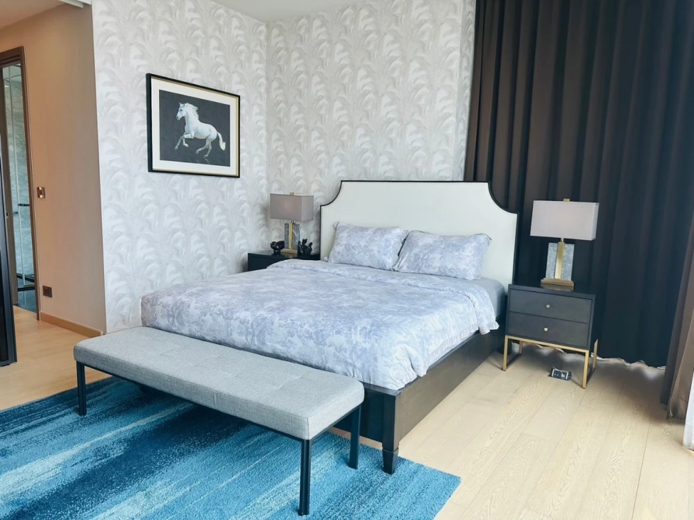 For sale or rent: The Monument Thonglo, 2 bedrooms, spacious living area, prime location. Don't miss this great opportunity!