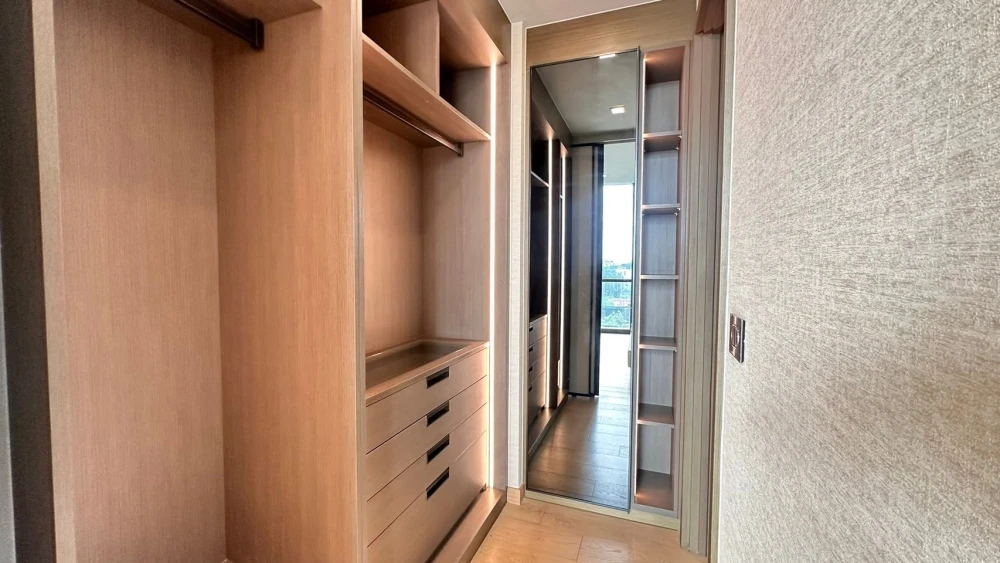 For sale or rent: The Monument Thonglor, 2 bedrooms, 3 bathrooms, high-quality interior and exterior. Don't miss this opportunity!