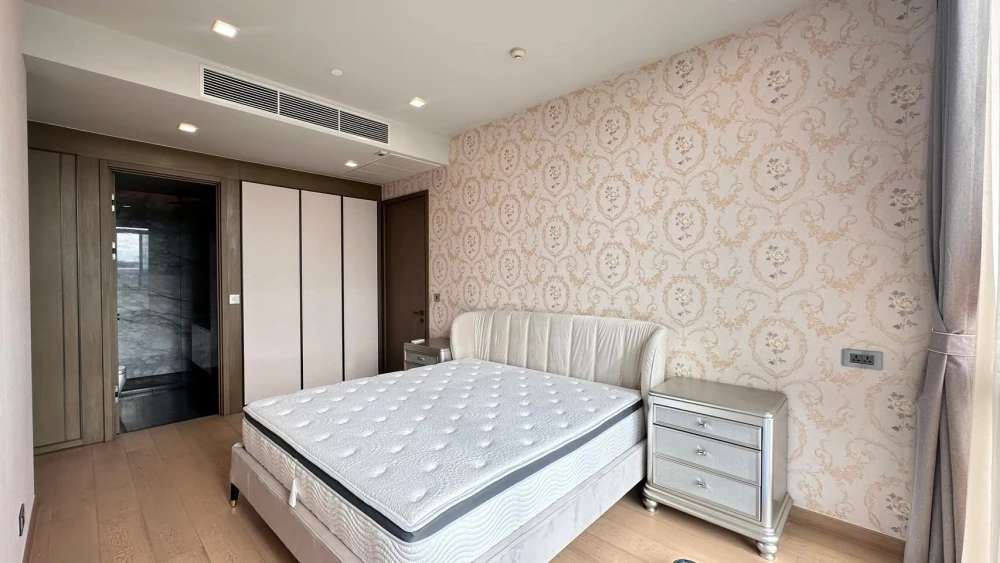 For sale or rent: The Monument Thonglor, 2 bedrooms, 3 bathrooms, high-quality interior and exterior. Don't miss this opportunity!