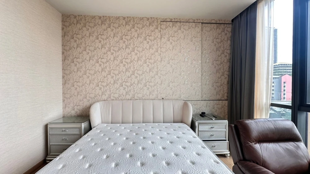 For sale or rent: The Monument Thonglor, 2 bedrooms, 3 bathrooms, high-quality interior and exterior. Don't miss this opportunity!