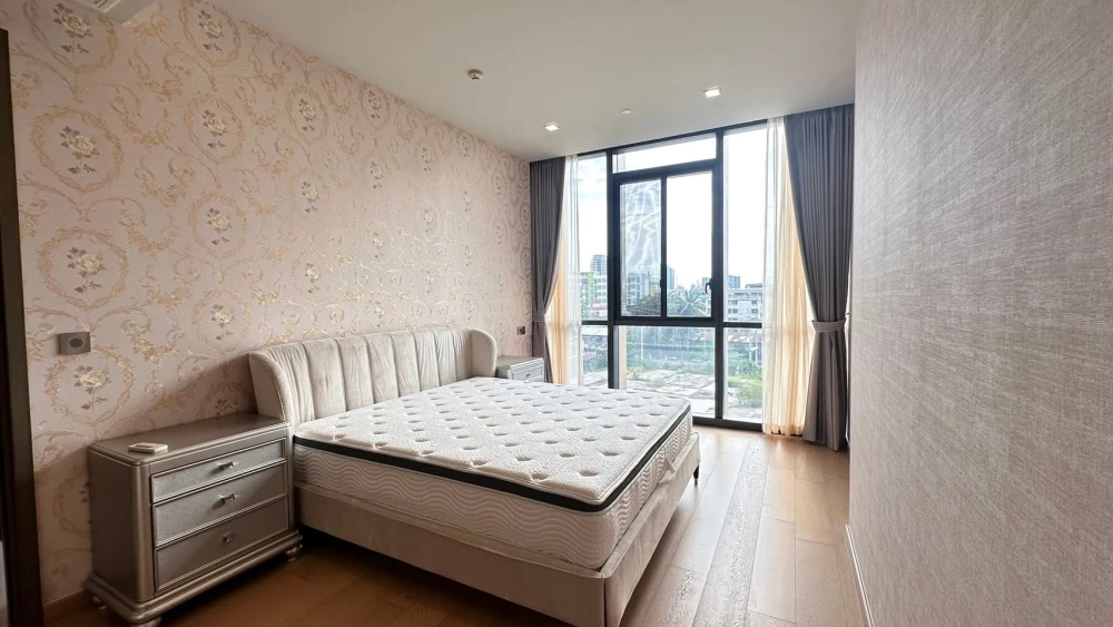 For sale or rent: The Monument Thonglor, 2 bedrooms, 3 bathrooms, high-quality interior and exterior. Don't miss this opportunity!
