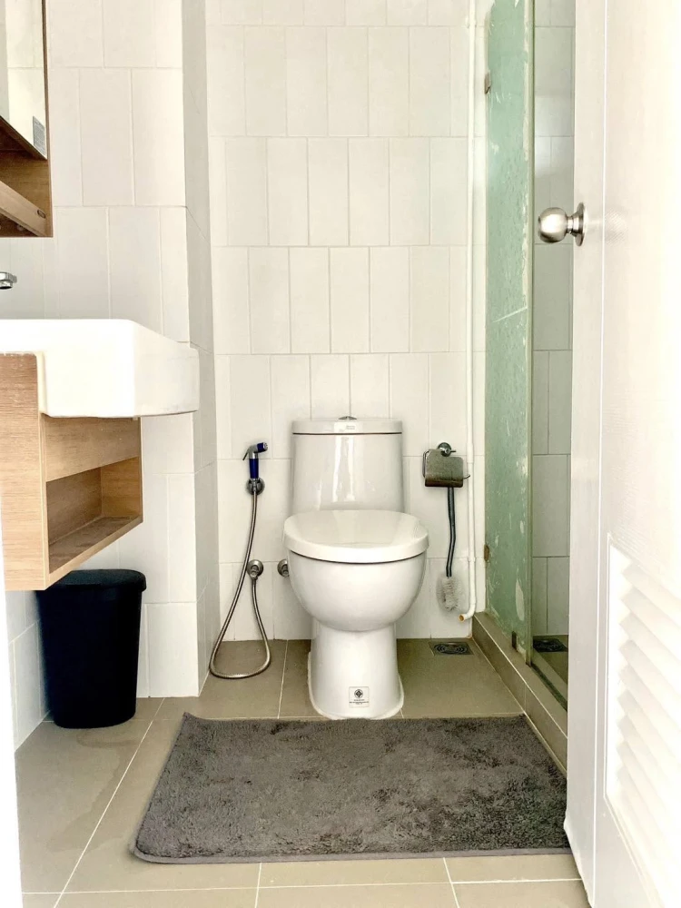 For sale, for rent, The Nest Sukhumvit 22, Building B, 2nd floor, north side, can see trees behind the room, very shady, cool and comfortable, not hot