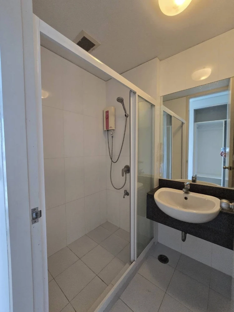 For sale, for rent, The Parkland Srinakarin Lakeside, 8th floor, fully furnished room, nice to live in, if interested, hurry and reserve now, don't wa