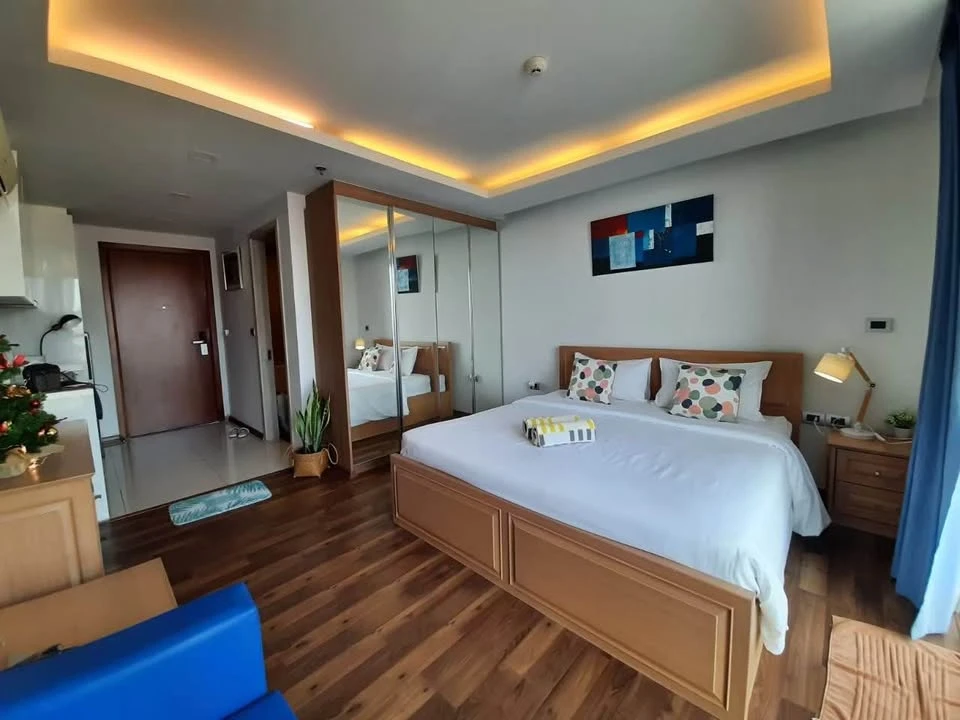 For sale or rent: The Peak Towers Pattaya. A lovely room with a cool theme. Great location. Fully furnished. Reserve now!