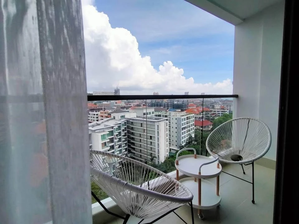 For sale or rent: The Peak Towers Pattaya. A lovely room with a cool theme. Great location. Fully furnished. Reserve now!