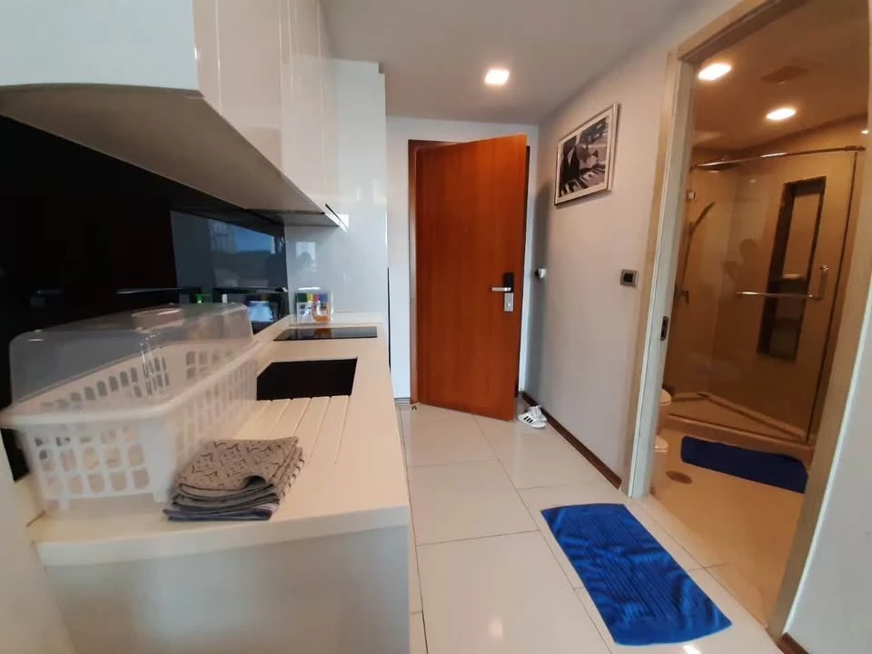 For sale or rent: The Peak Towers Pattaya. A lovely room with a cool theme. Great location. Fully furnished. Reserve now!