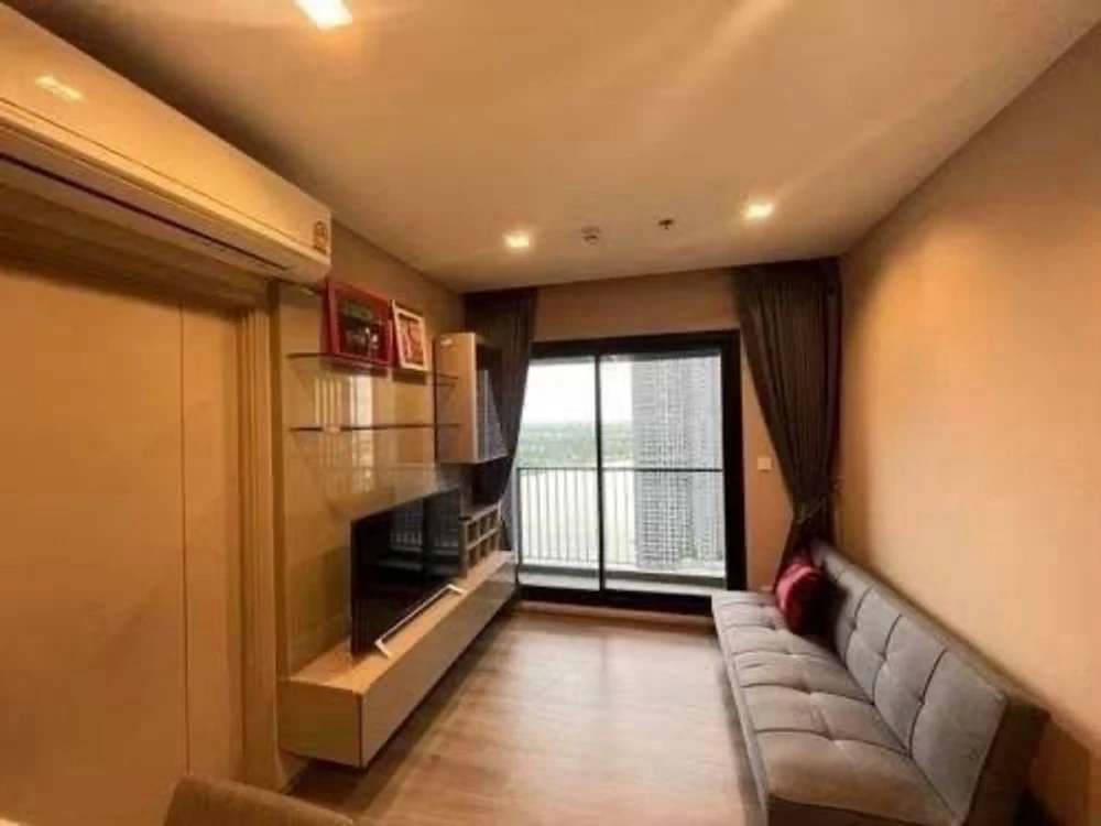For sale or rent: The Politan Rive, 32nd floor, beautiful room, fully furnished, great view. Interested? Reserve now, don't miss out!
