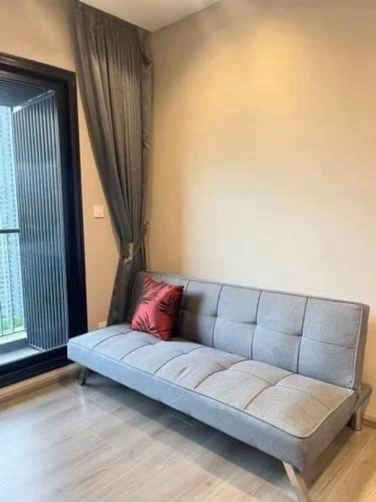 For sale or rent: The Politan Rive, 32nd floor, beautiful room, fully furnished, great view. Interested? Reserve now, don't miss out!