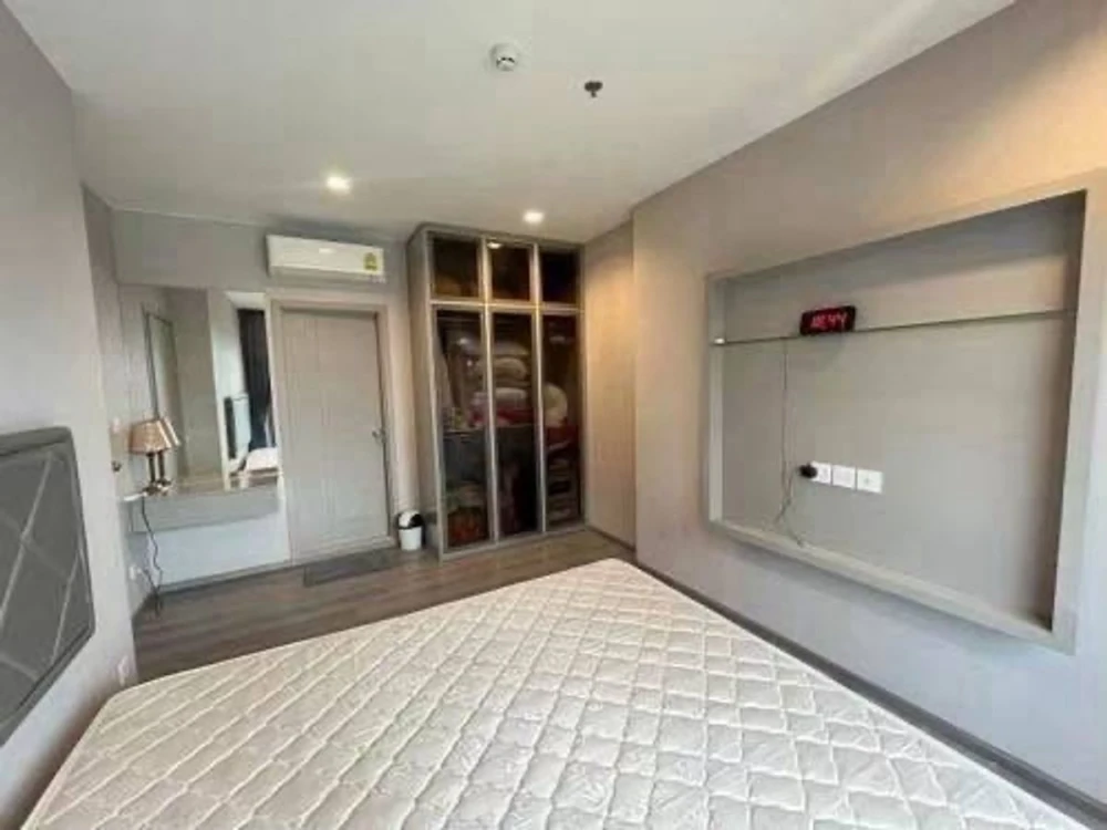 For sale or rent: The Politan Rive, 32nd floor, beautiful room, fully furnished, great view. Interested? Reserve now, don't miss out!