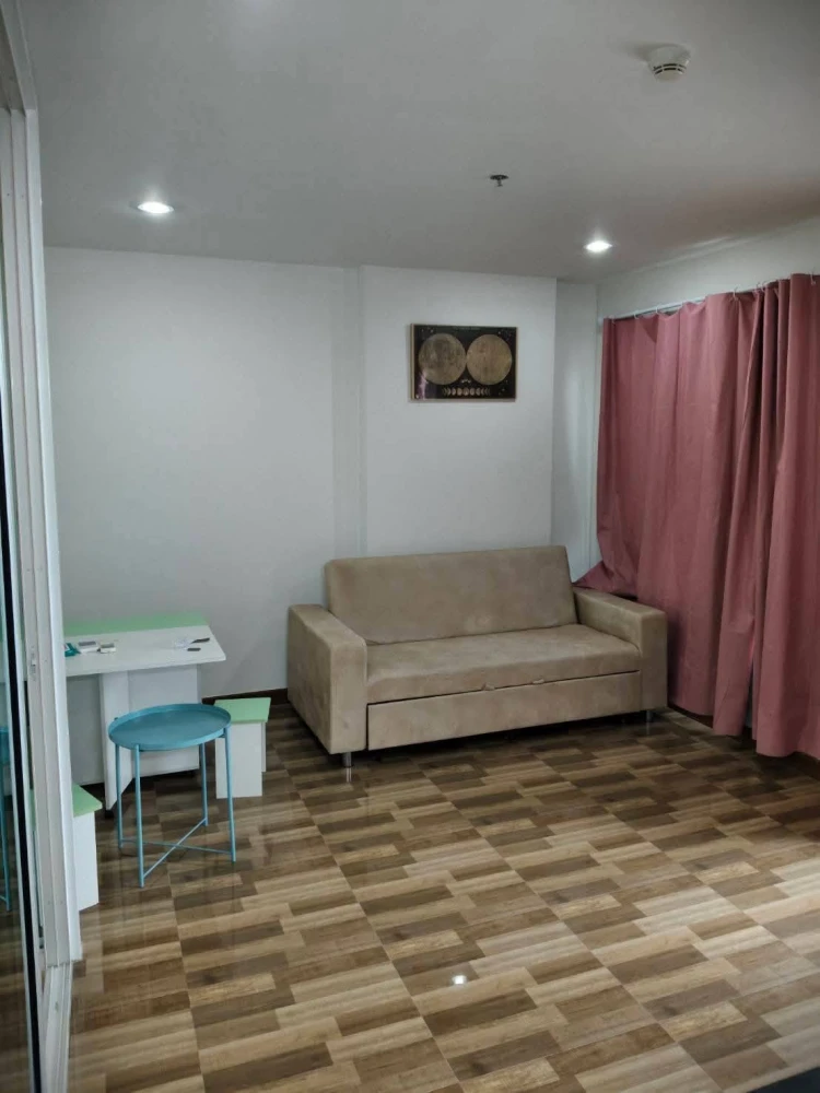 For sale or rent: The President Sathorn-Ratchaphruek. Very spacious 2-room unit (50 sq.m.) with full furnishings, including a bed and a high-quality m