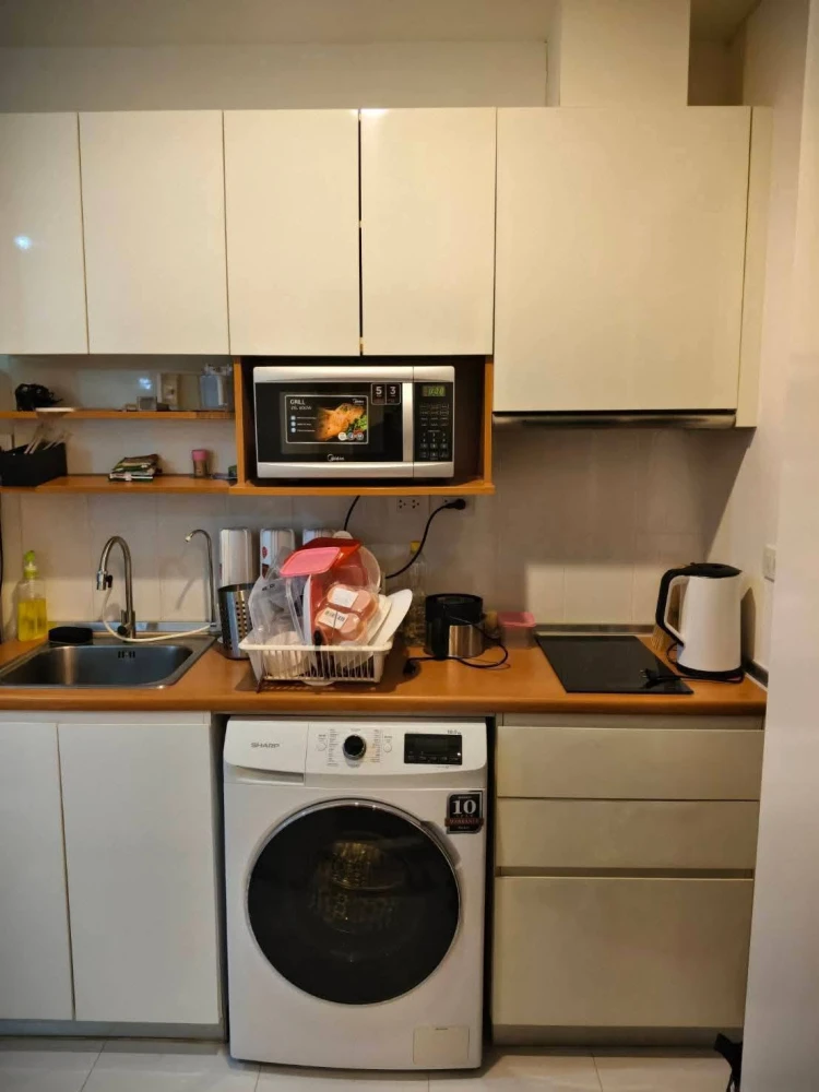 For sale or rent: The President Sathorn-Ratchaphruek. Very spacious 2-room unit (50 sq.m.) with full furnishings, including a bed and a high-quality m