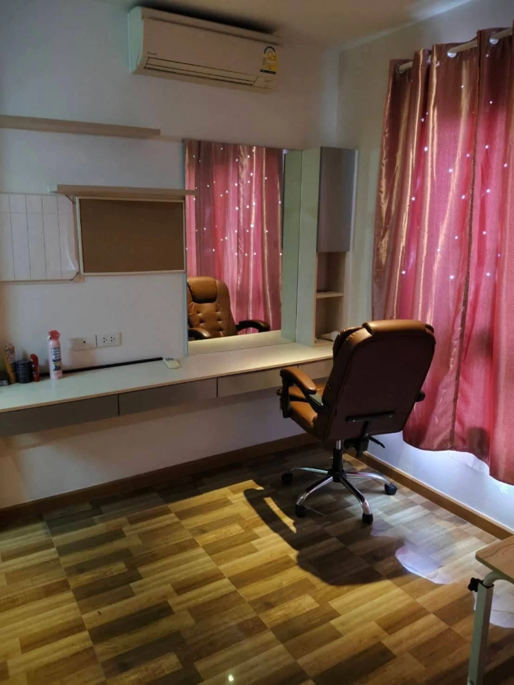 For sale or rent: The President Sathorn-Ratchaphruek. Very spacious 2-room unit (50 sq.m.) with full furnishings, including a bed and a high-quality m