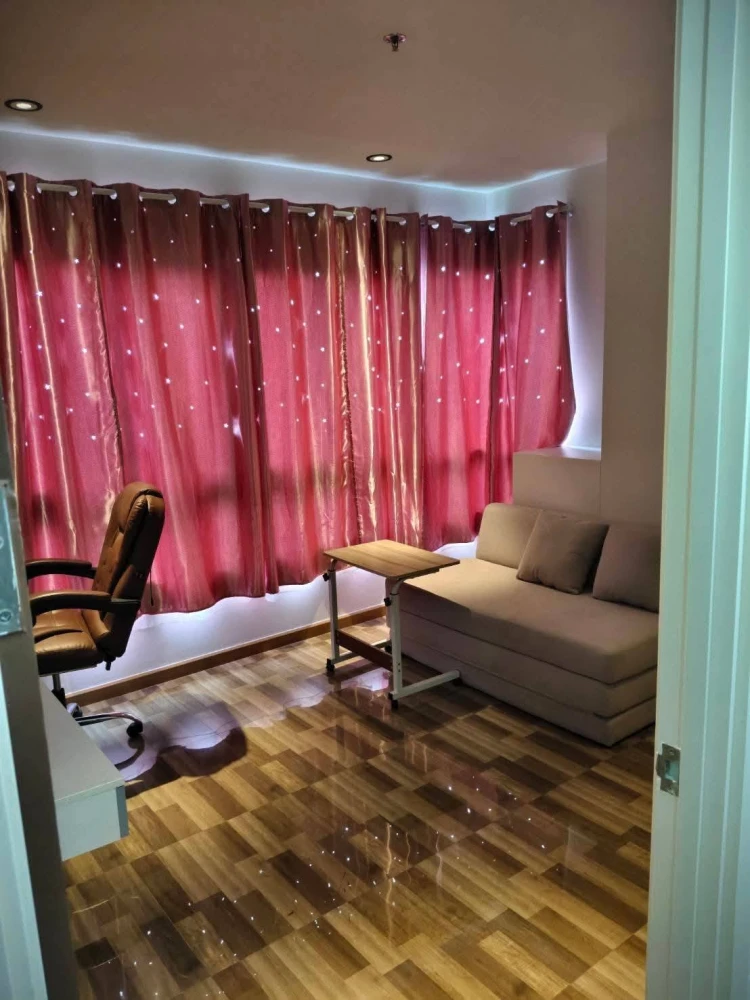 For sale or rent: The President Sathorn-Ratchaphruek. Very spacious 2-room unit (50 sq.m.) with full furnishings, including a bed and a high-quality m