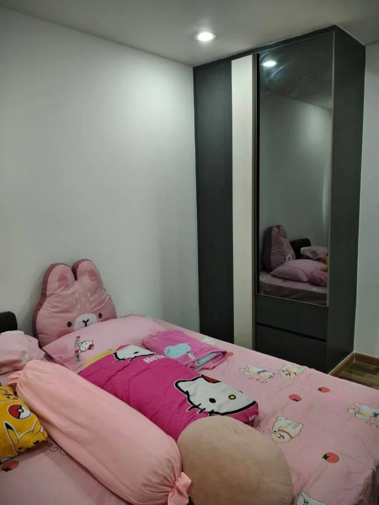 For sale or rent: The President Sathorn-Ratchaphruek. Very spacious 2-room unit (50 sq.m.) with full furnishings, including a bed and a high-quality m