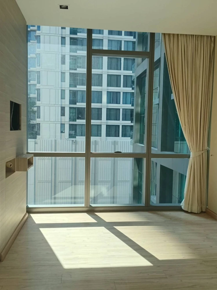 For sale or rent: The Room Sukhumvit 21, 11th floor, empty room, STUDIO, convenient travel. If interested, hurry and reserve it.