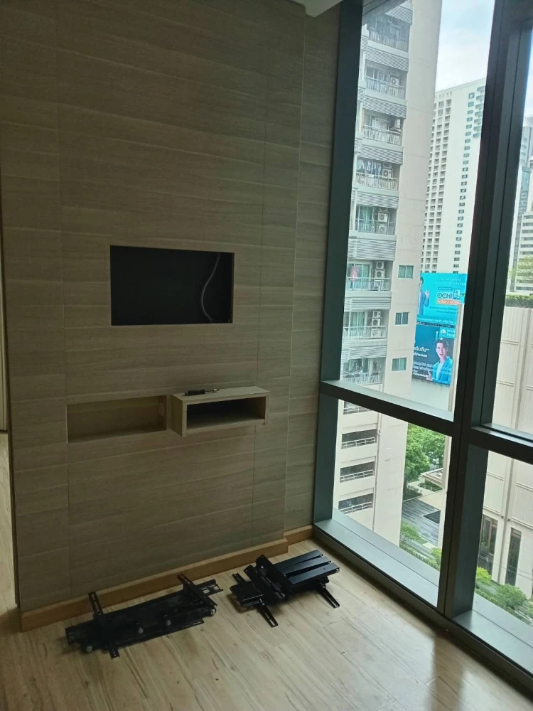 For sale or rent: The Room Sukhumvit 21, 11th floor, empty room, STUDIO, convenient travel. If interested, hurry and reserve it.