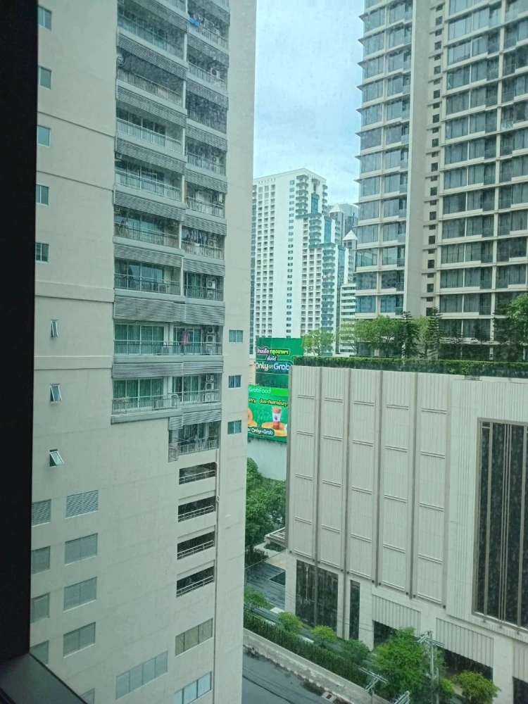 For sale or rent: The Room Sukhumvit 21, 11th floor, empty room, STUDIO, convenient travel. If interested, hurry and reserve it.