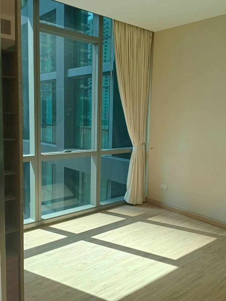 For sale or rent: The Room Sukhumvit 21, 11th floor, empty room, STUDIO, convenient travel. If interested, hurry and reserve it.