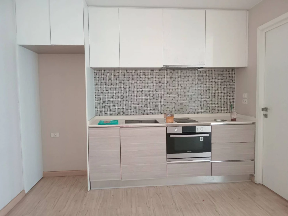 For sale or rent: The Room Sukhumvit 21, 11th floor, empty room, STUDIO, convenient travel. If interested, hurry and reserve it.