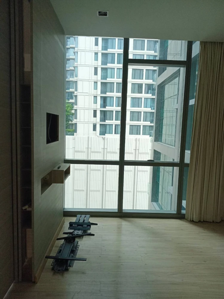 For sale or rent: The Room Sukhumvit 21, 11th floor, empty room, STUDIO, convenient travel. If interested, hurry and reserve it.