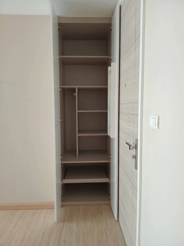 For sale or rent: The Room Sukhumvit 21, 11th floor, empty room, STUDIO, convenient travel. If interested, hurry and reserve it.