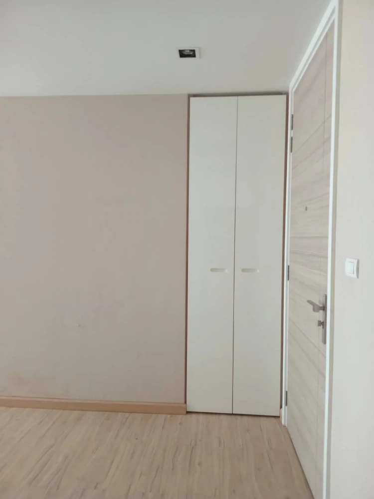 For sale or rent: The Room Sukhumvit 21, 11th floor, empty room, STUDIO, convenient travel. If interested, hurry and reserve it.
