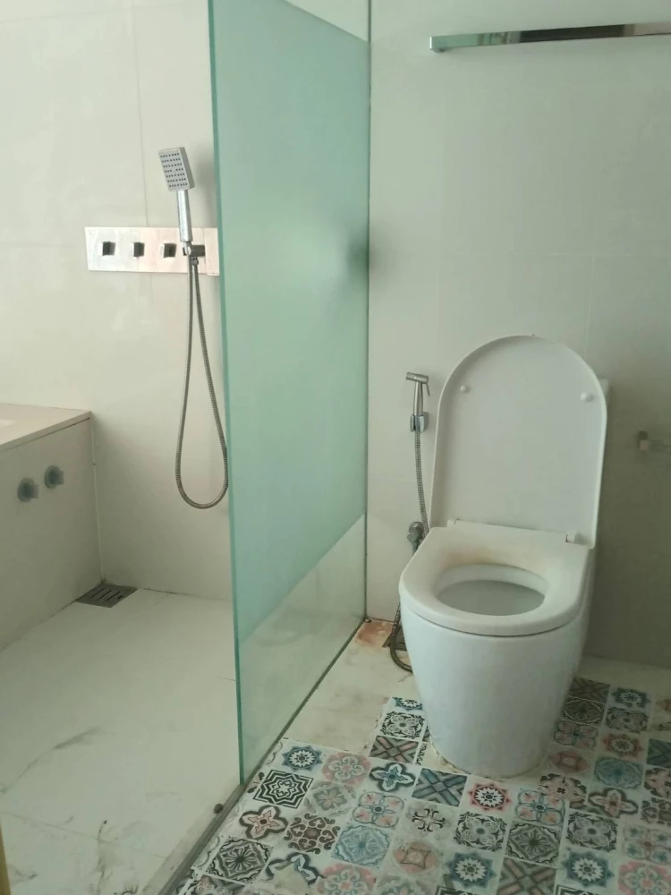 For sale or rent: The Room Sukhumvit 21, 11th floor, empty room, STUDIO, convenient travel. If interested, hurry and reserve it.