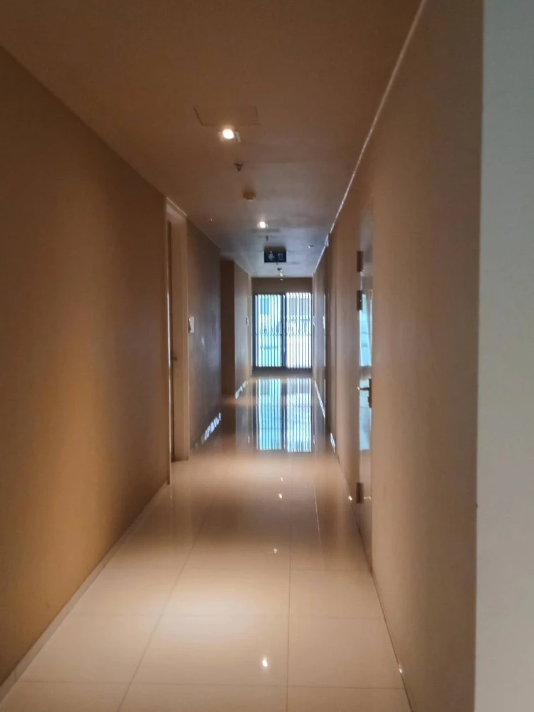 For sale or rent: The Room Sukhumvit 21, 11th floor, empty room, STUDIO, convenient travel. If interested, hurry and reserve it.