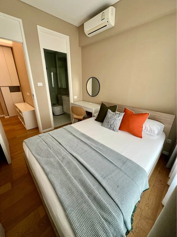 For sale, for rent, The Saint Residences, a cozy room, cozy, comfortable, very good room specs, high ceiling, furnished, ready to move in, if you don'
