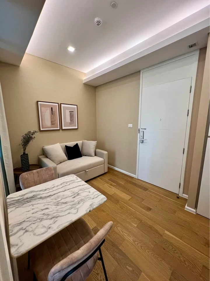 For sale, for rent, The Saint Residences, a cozy room, cozy, comfortable, very good room specs, high ceiling, furnished, ready to move in, if you don'